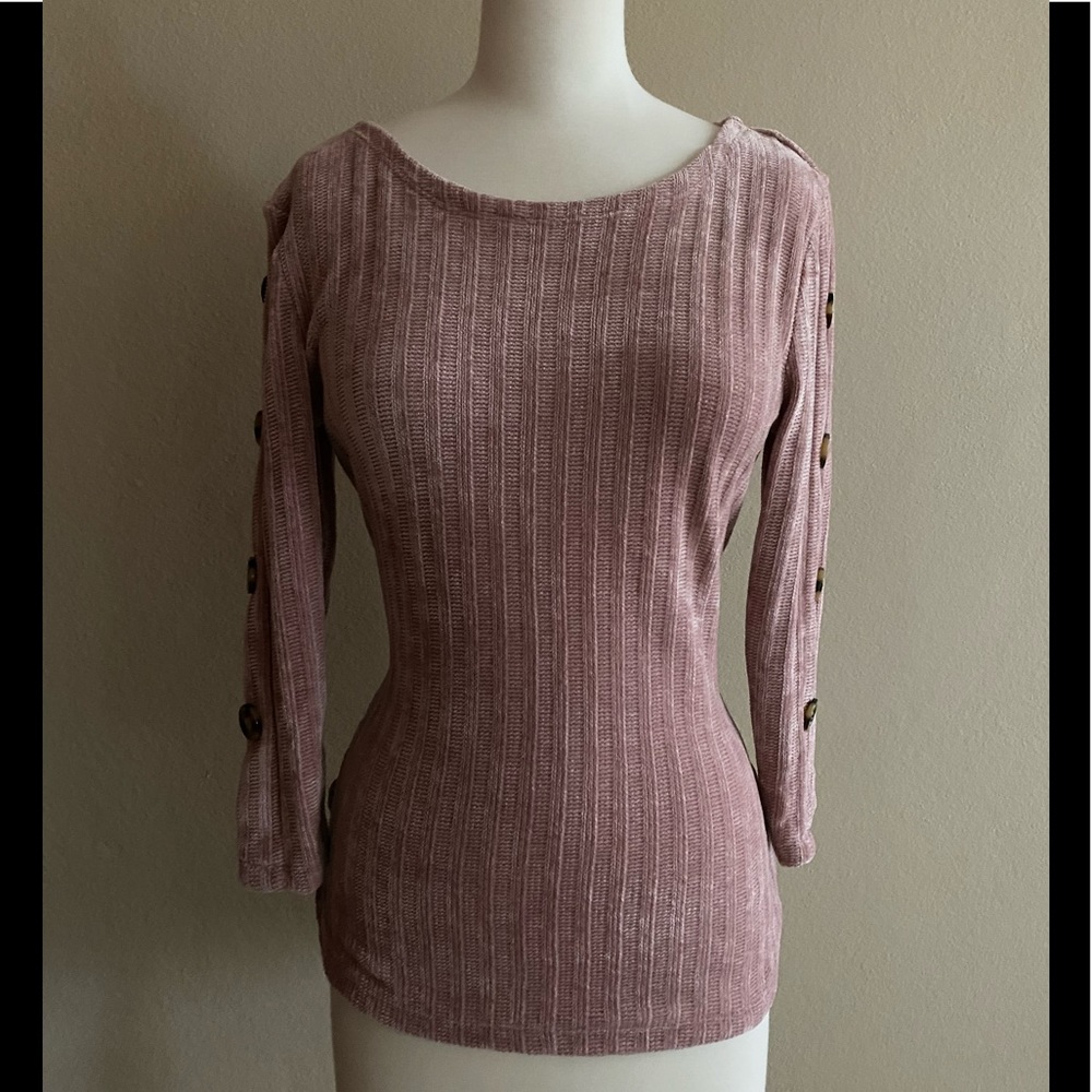 ⬇️CAROLYN TAYLOR 3/4 SLEEVE WITH BUTTONS TOP - Picture 2 of 5
